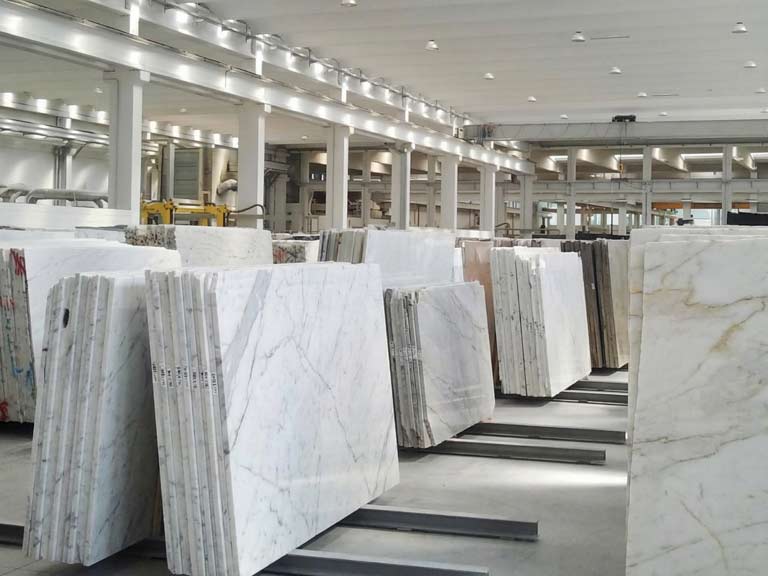 natuursteen-platen-in-hal